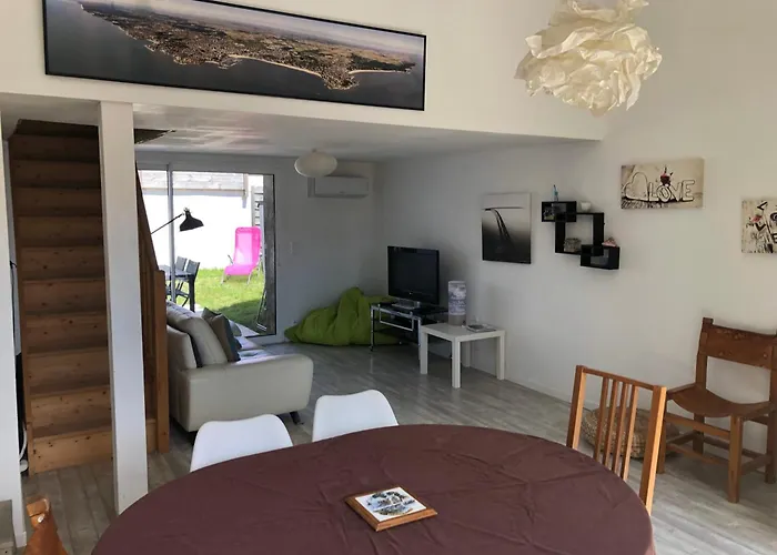 Maison Au Calme Climatisee Avec De Mai A Fin Septembre بيت للعطل رويا