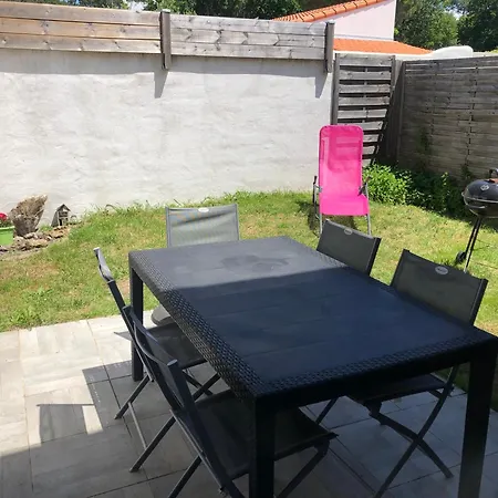 Maison Au Calme Climatisee Avec De Mai A Fin Septembre Casa de Férias *